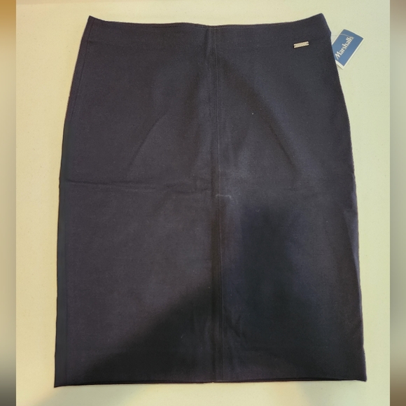 Black pencil skirt - Picture 2 of 3